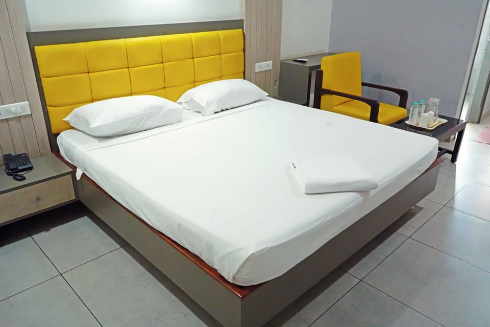 Premium Double Room | Desk, WiFi (free)