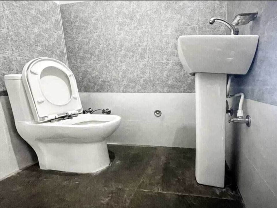 Standard Room | Bathroom | Shower, free toiletries, soap