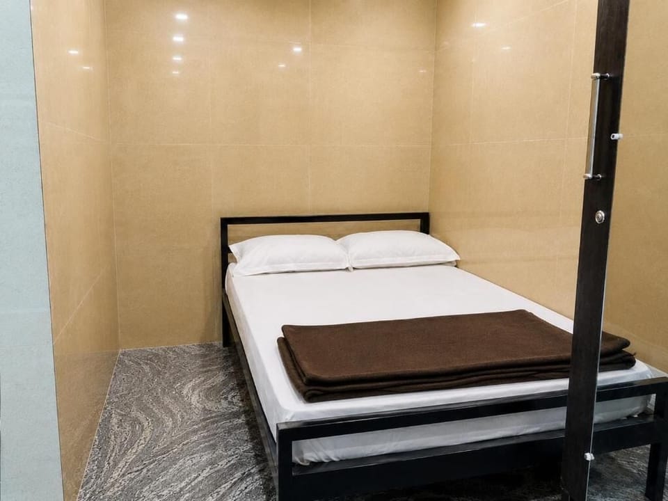 Double Room, 2 Double Beds | WiFi (free)