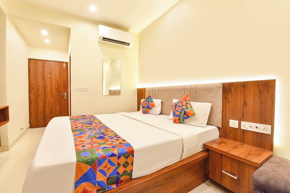 Premium Room | Egyptian cotton sheets, premium bedding, in-room safe, desk