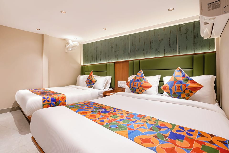 Egyptian cotton sheets, premium bedding, in-room safe, desk
