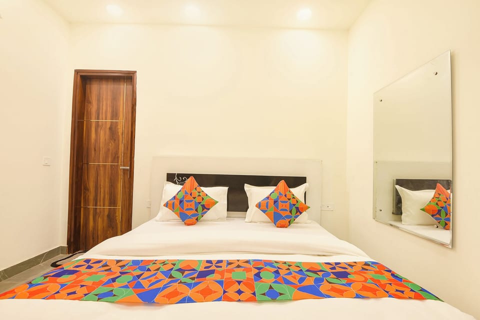 Egyptian cotton sheets, premium bedding, in-room safe, desk