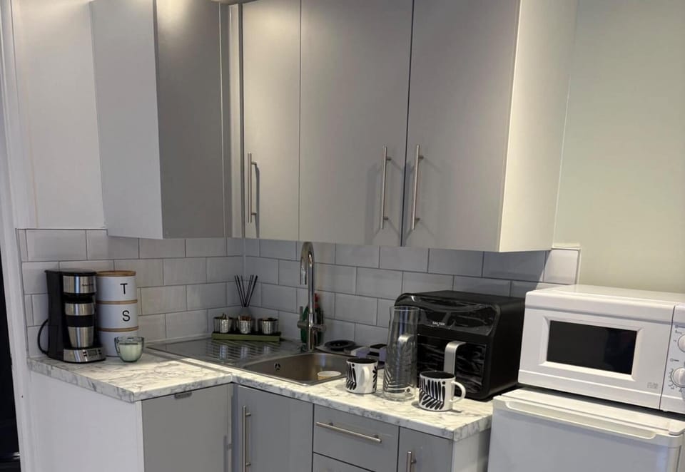 Microwave, electric kettle, toaster