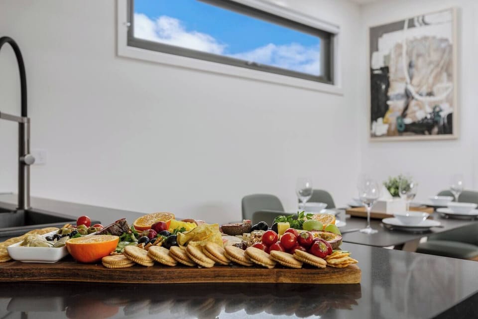 Prepare everything from quick breakfasts to family dinners with premium cookware.