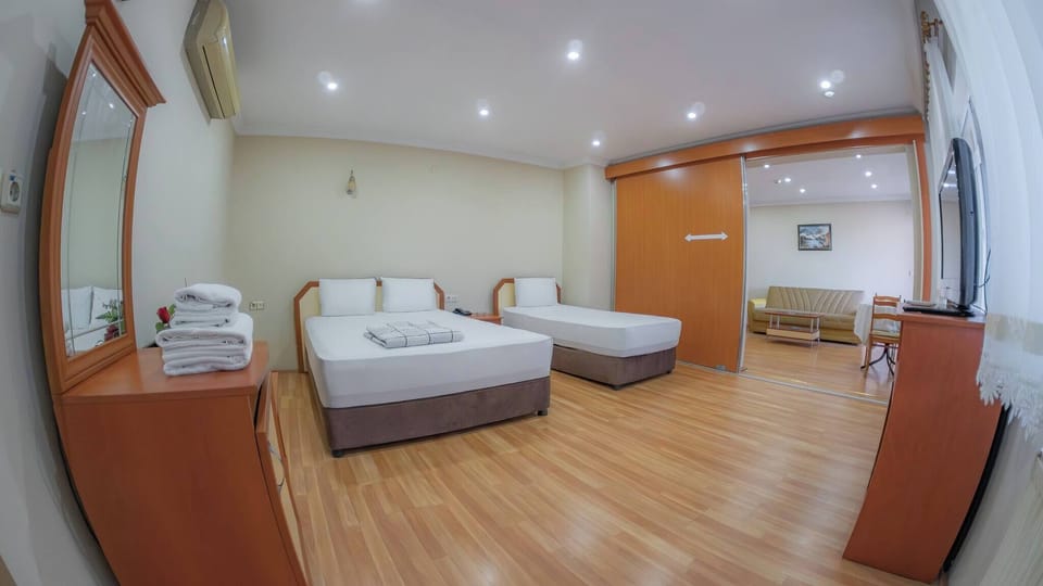 Room, 1 Bedroom, Smoking, Balcony | 1 bedroom