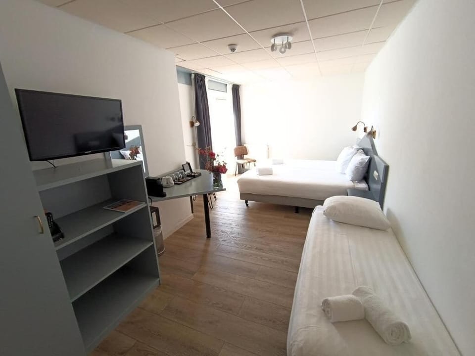Triple Room | In-room safe, WiFi (free)