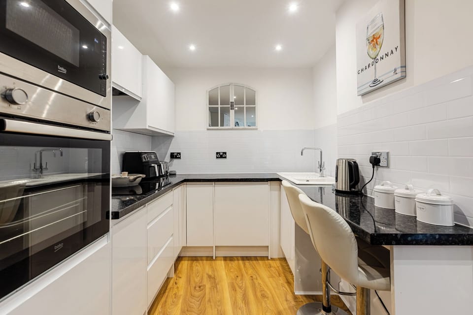 Dishwasher, cookware/dishes/utensils