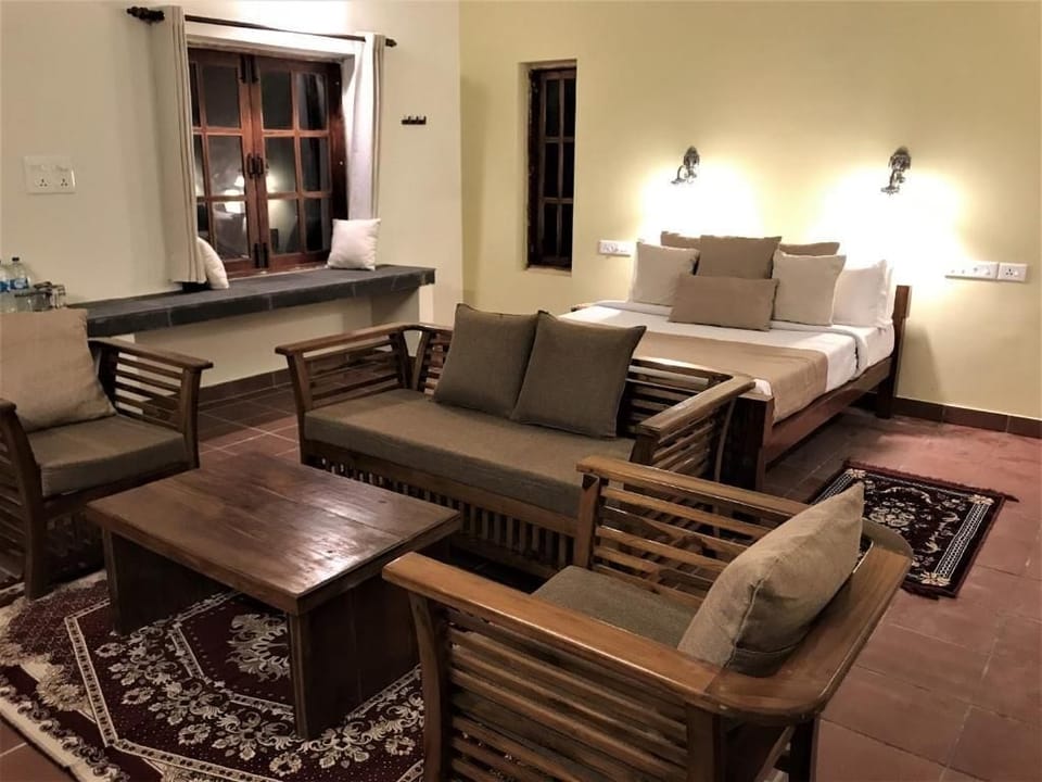 Deluxe Double Room, Balcony, Pool View | Interior