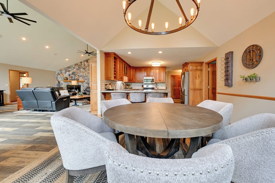 House (5 Bedrooms) | Interior