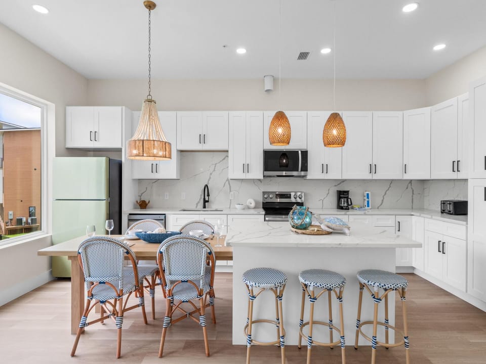 Kitchen - Island Seating - Second Floor