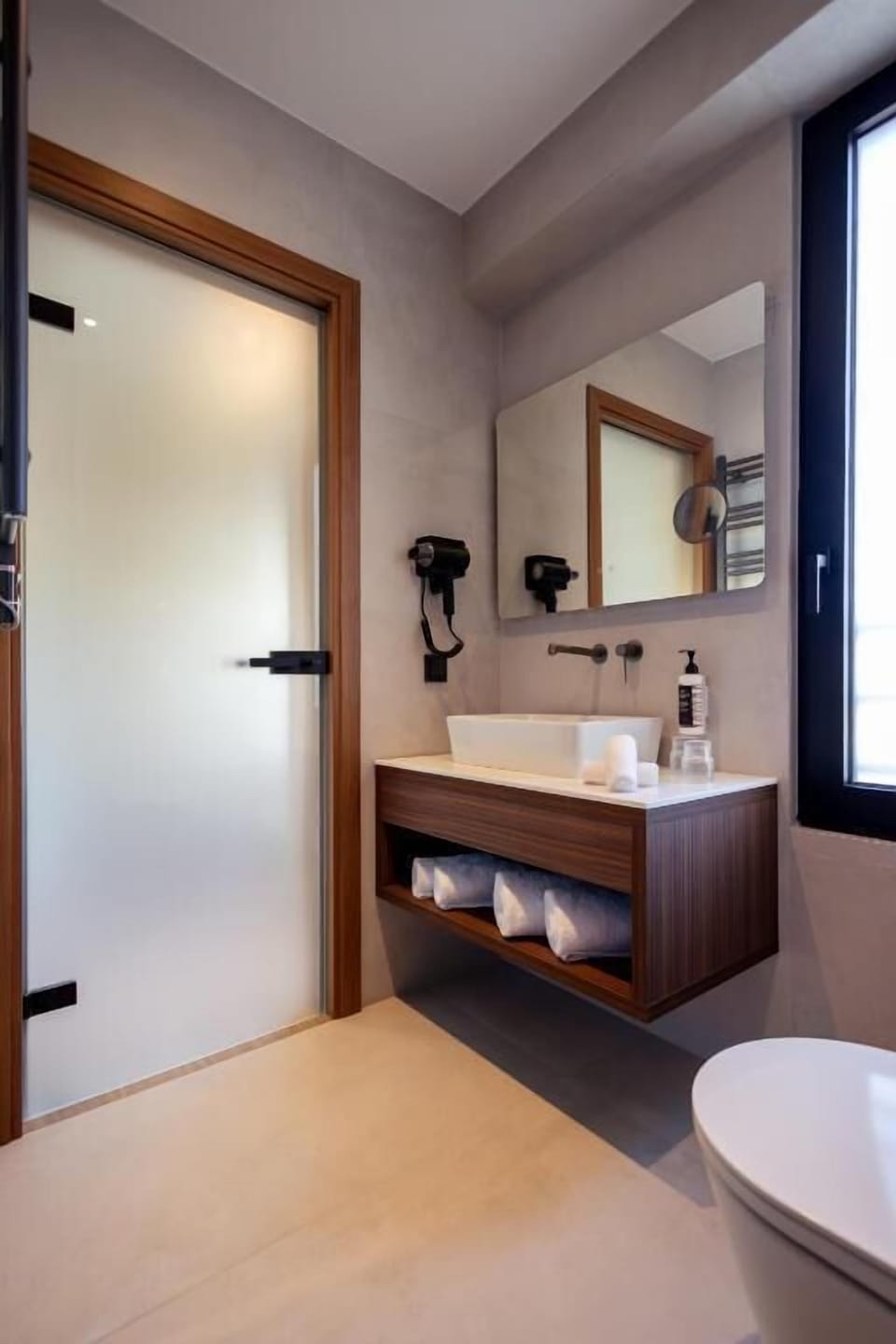 Junior Suite, Balcony, Sea View | Bathroom | Shower, free toiletries, hair dryer, bathrobes