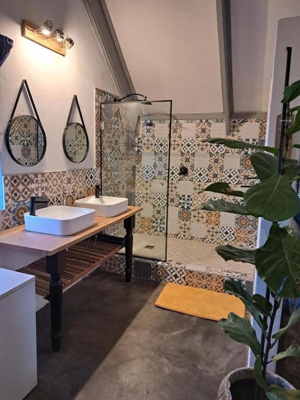 Room, 1 Bedroom, Smoking, Balcony | Bathroom