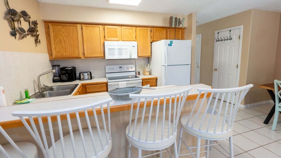 Townhome, 3 Bedrooms | Private kitchen | Coffee/tea maker, fridge, oven, toaster
