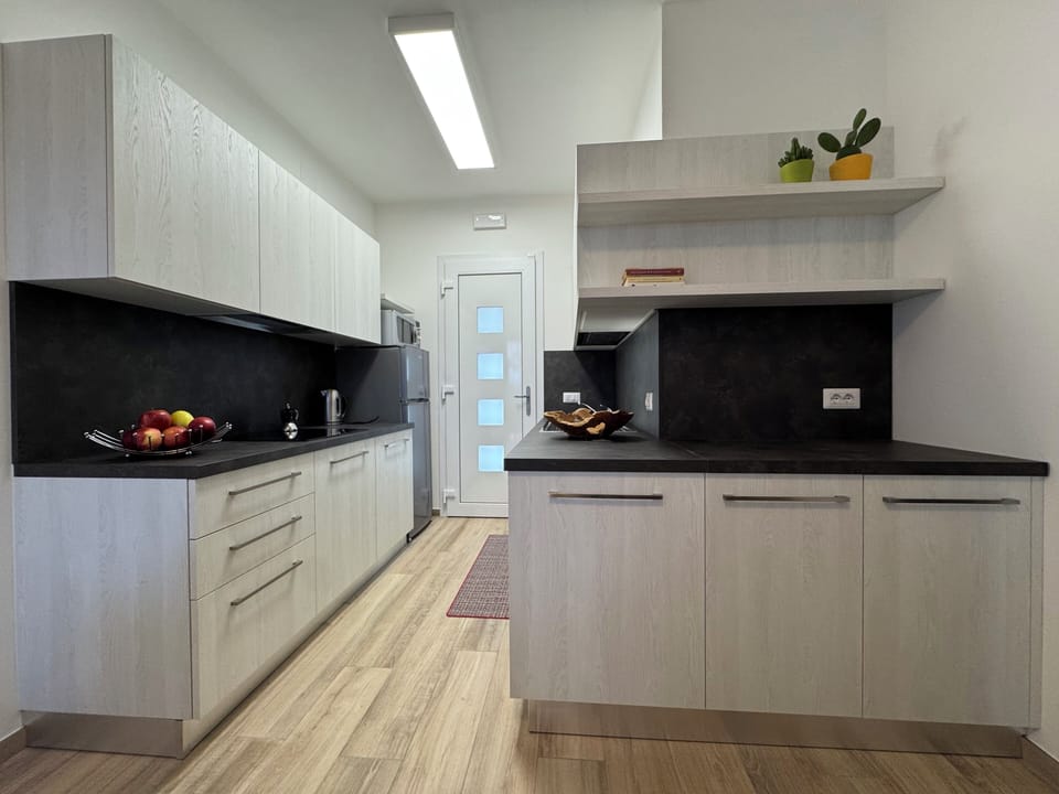 Apartment, 2 Bedrooms, Patio, Garden View | Interior