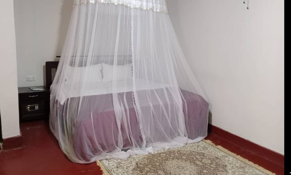 Standard Double Room | In-room safe, desk, laptop workspace, WiFi (free)