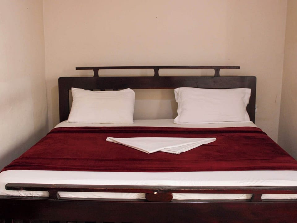 Standard Double Room | In-room safe, desk, laptop workspace, WiFi (free)