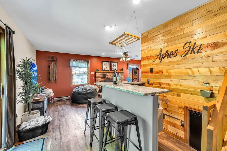 Spacious kitchen with breakfast bar, wet bar, and open entertaining space