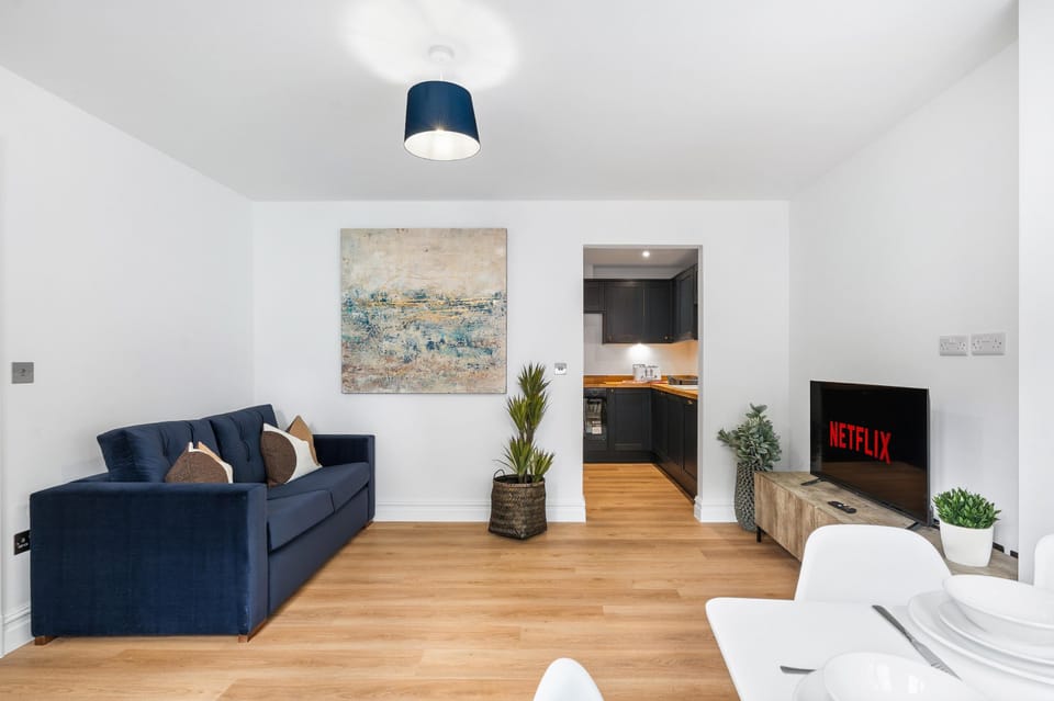 Relaxing lounge with stylish decor, natural light and plenty of space to unwind after exploring Brighton
