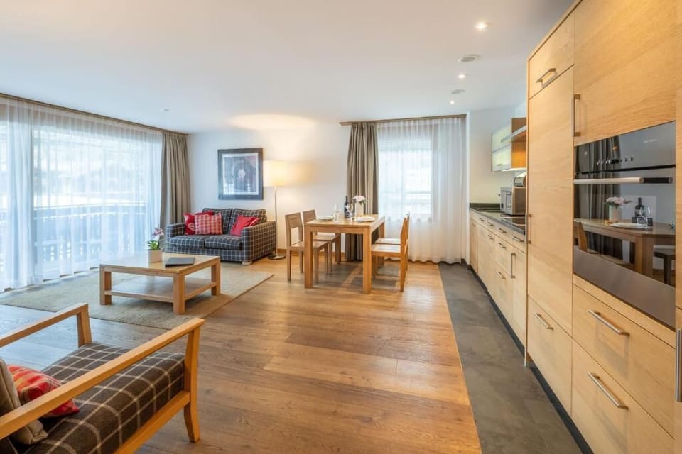 Apartment, Balcony, City View | Living area