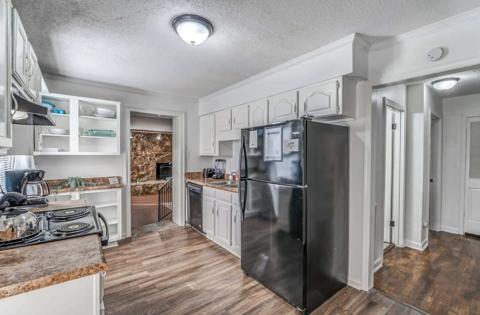 Full kitchen 
