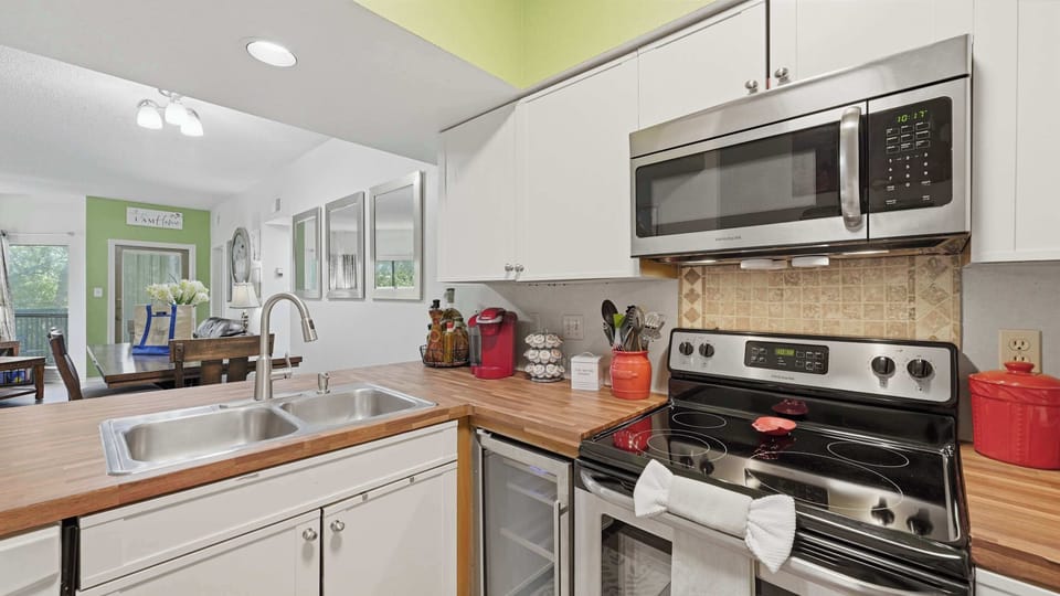 Guests can enjoy a fully-equipped kitchen with an open plan, allowing you to connect with friends and family in the dining and living rooms.,