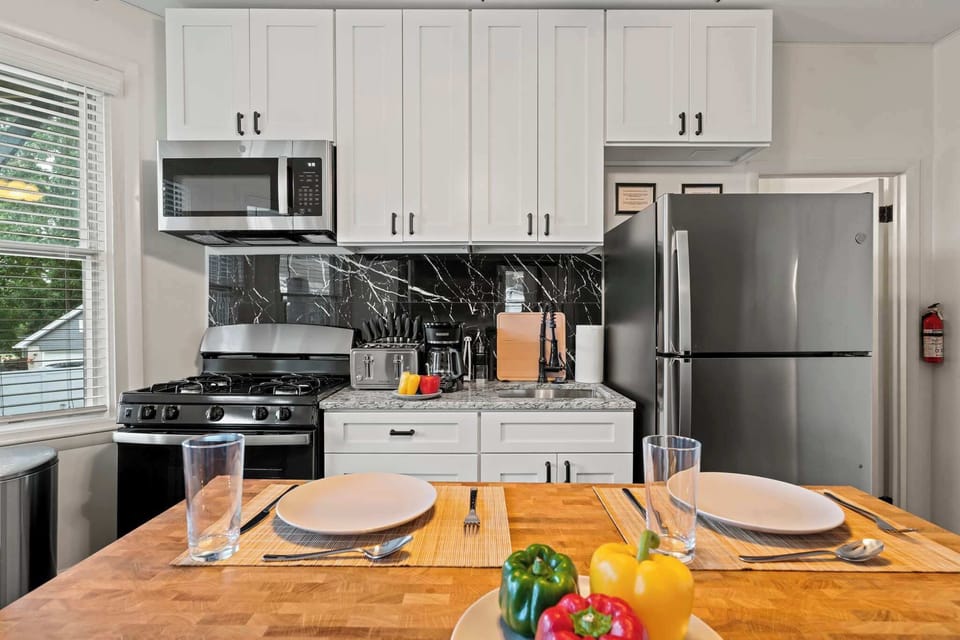 Our properties are fully equipped with kitchenware. Is there something special you would like? Feel free to let us know. Enjoy garden views, luxury laminate flooring and smart HD TV
Virtual tour: bit.ly/660U1
Video tour: youtu.be/R5n8gJubqj8