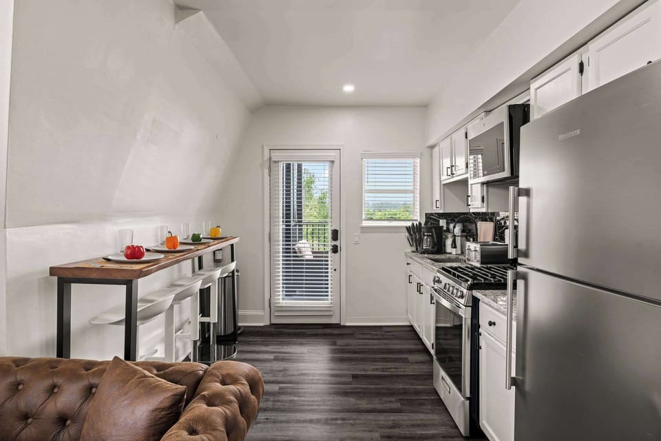 Recently renovated with around $500k, your third floor penthouse unit combines living and kitchen room with views to the outside covered deck and garden below.
Virtual tour: bit.ly/660U3
Video tour: youtu.be/bLwgjXXx96o