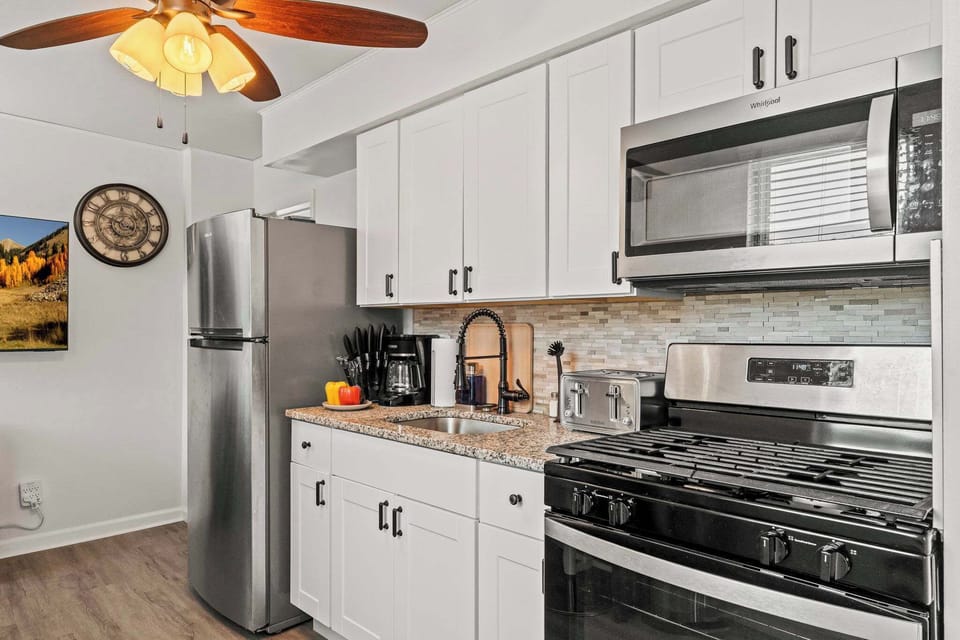 All the appliances you could want - enjoy a historic, recently renovated turn-of-the-century home retaining its charm in the affluent mainline suburbs of Philadelphia!
Virtual tour: bit.ly/660U4
Video tour: youtu.be/Hh5GuCuYiDA