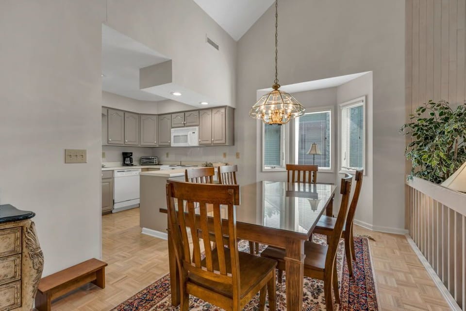 Dining area off the kitchen with seating for 6