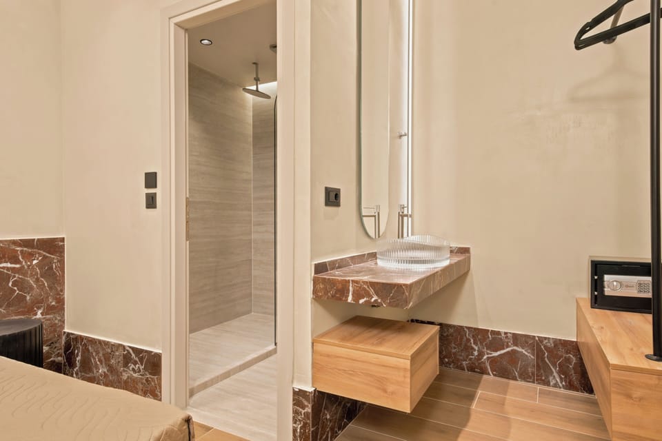 Superior Double Room | In-room safe, iron/ironing board, WiFi (free), bed sheets