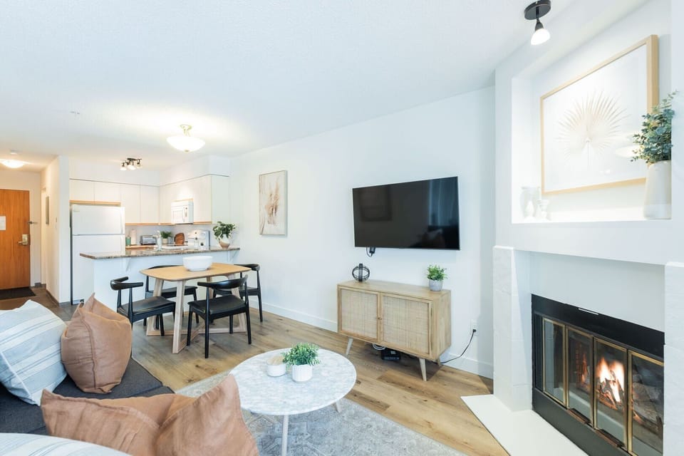 Living area: Gas fireplace
