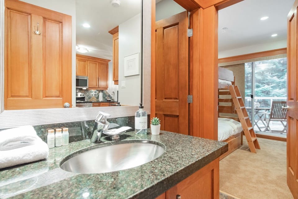 Guest bathroom: Walk-in shower