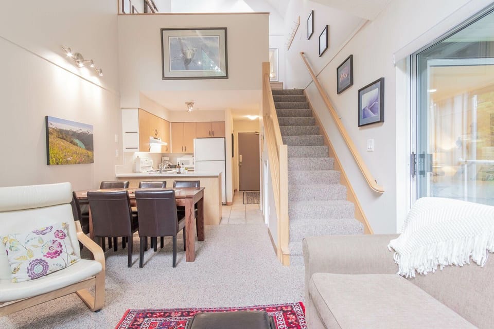 Property #305: Open floor plan