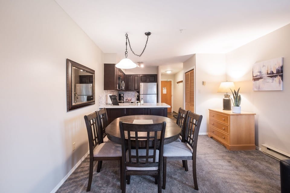 Dining area: Seats five people