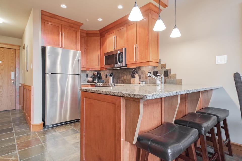 Full kitchen: Breakfast bar