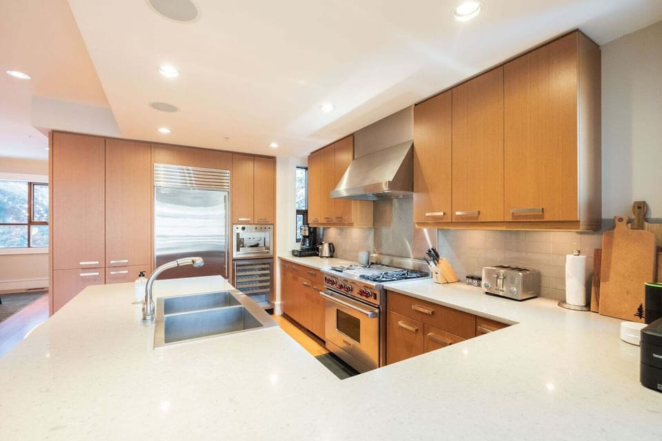Full kitchen: Modern appliances
