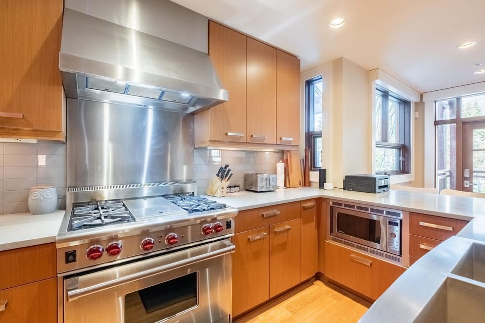 Full kitchen: Modern appliances