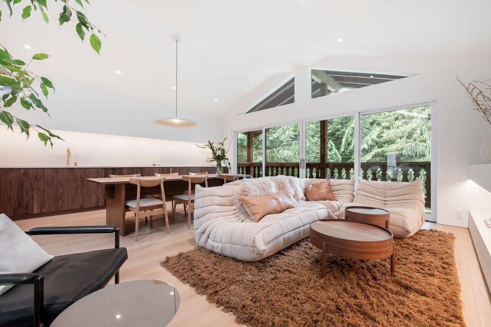 Living area: Electric fireplace
