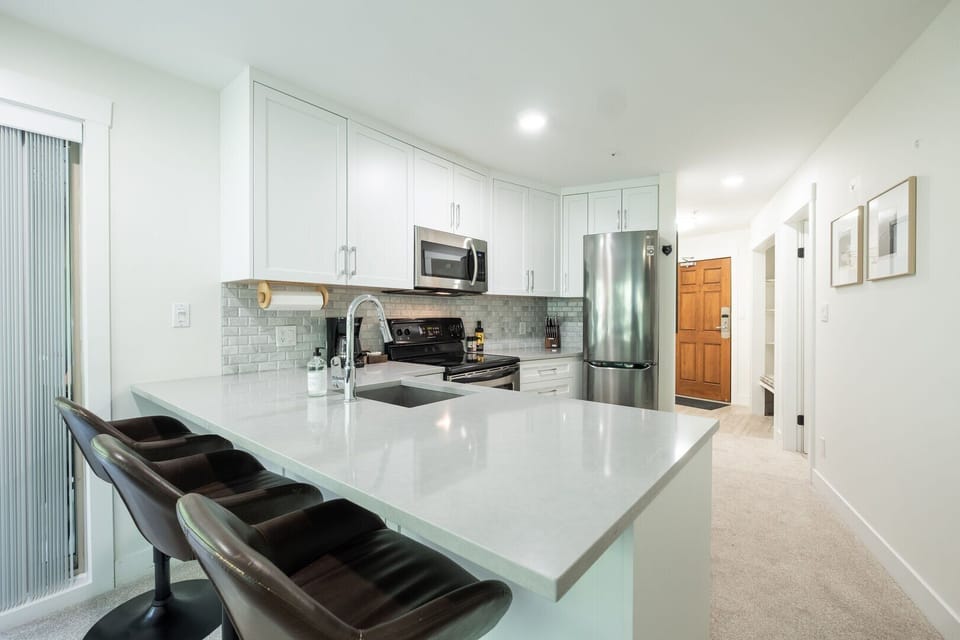 Full kitchen: Breakfast bar