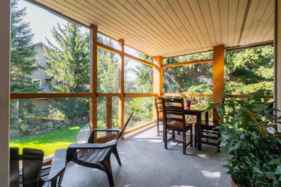 Private balcony: Dining area