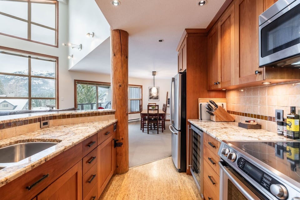 Full kitchen