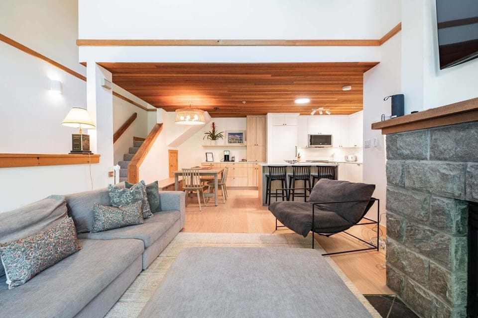 Living area: Smart TV