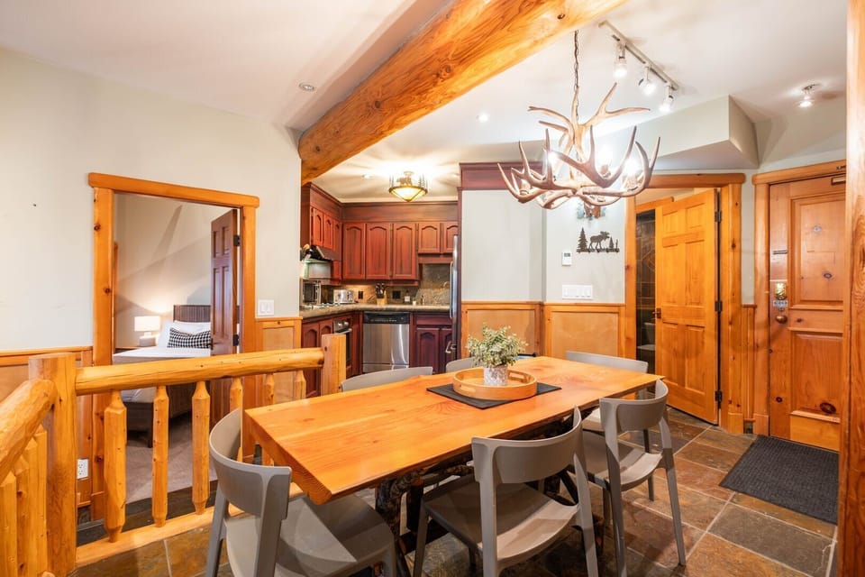 Dining area: Seats six people
