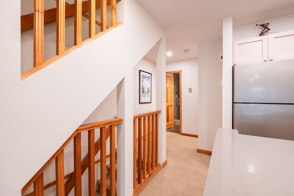 Hallway (2nd floor)