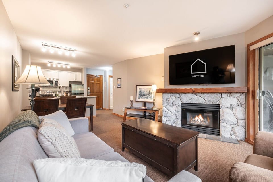 Property #467: Open floor plan