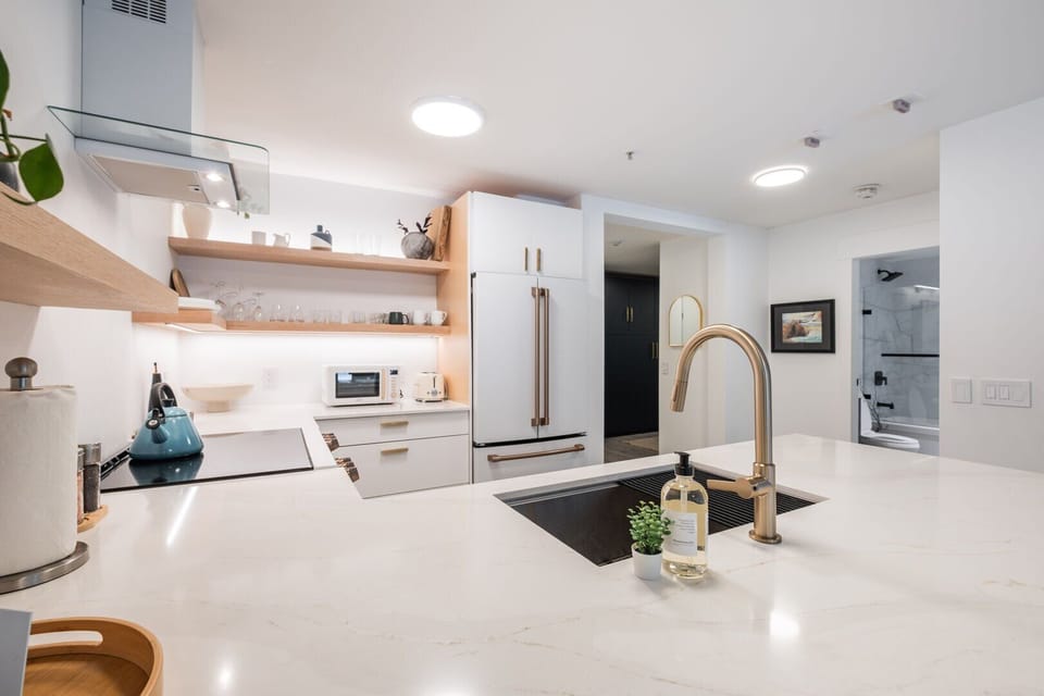 Full kitchen: High-end appliances