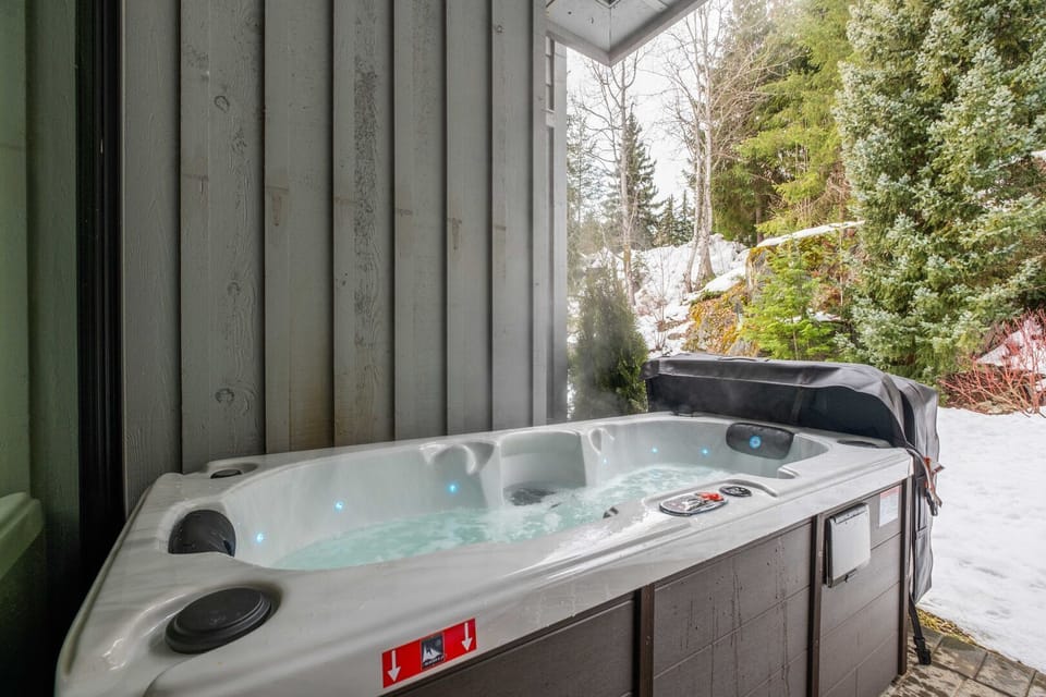 Private patio: Hot tub, Garden view
