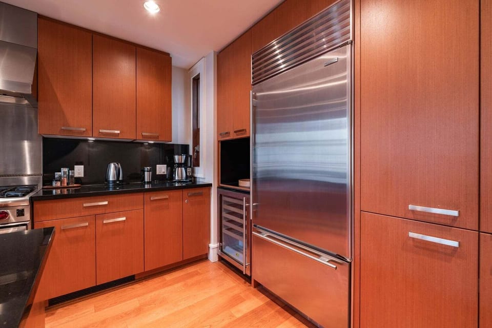 Full kitchen: High-end appliances