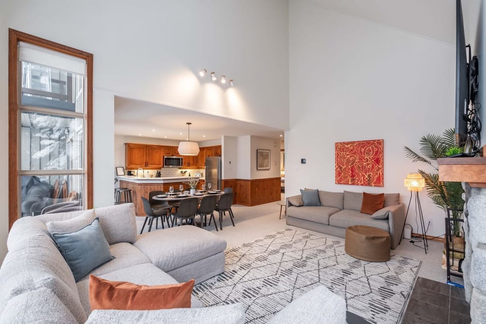 Property #33: Open floor plan