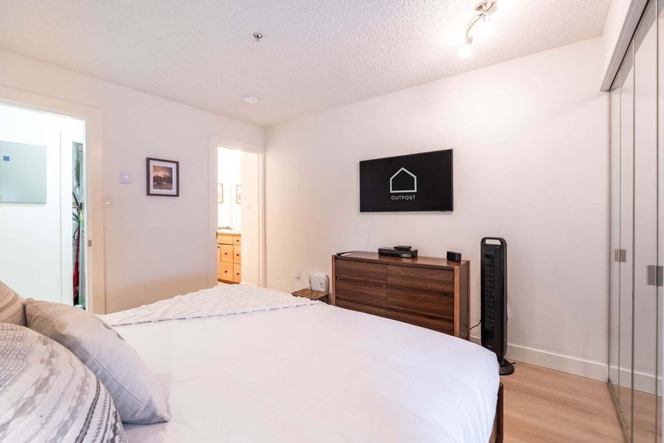Primary bedroom: King bed, ensuite bathroom, closet